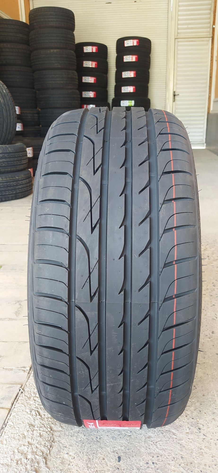 235/45R17 Three-A P606 97W