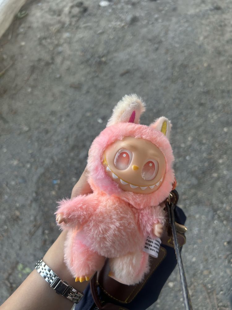 Продам игрушку Лабубу новый