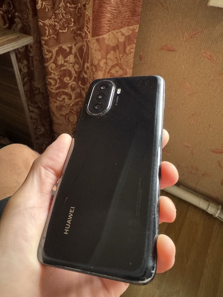 Продаю HUAWEI nova Y70