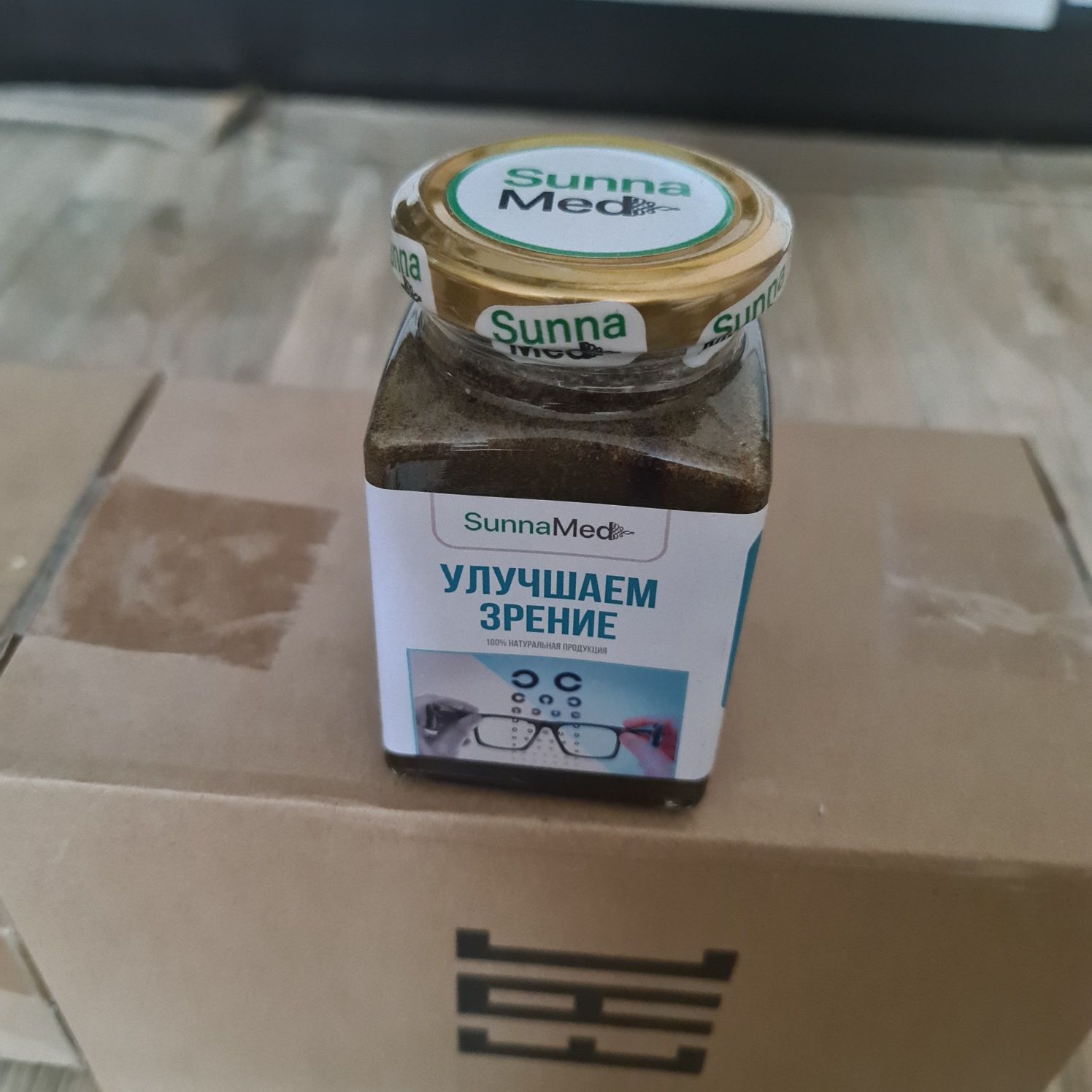 Натуральный продукт из травы и меда