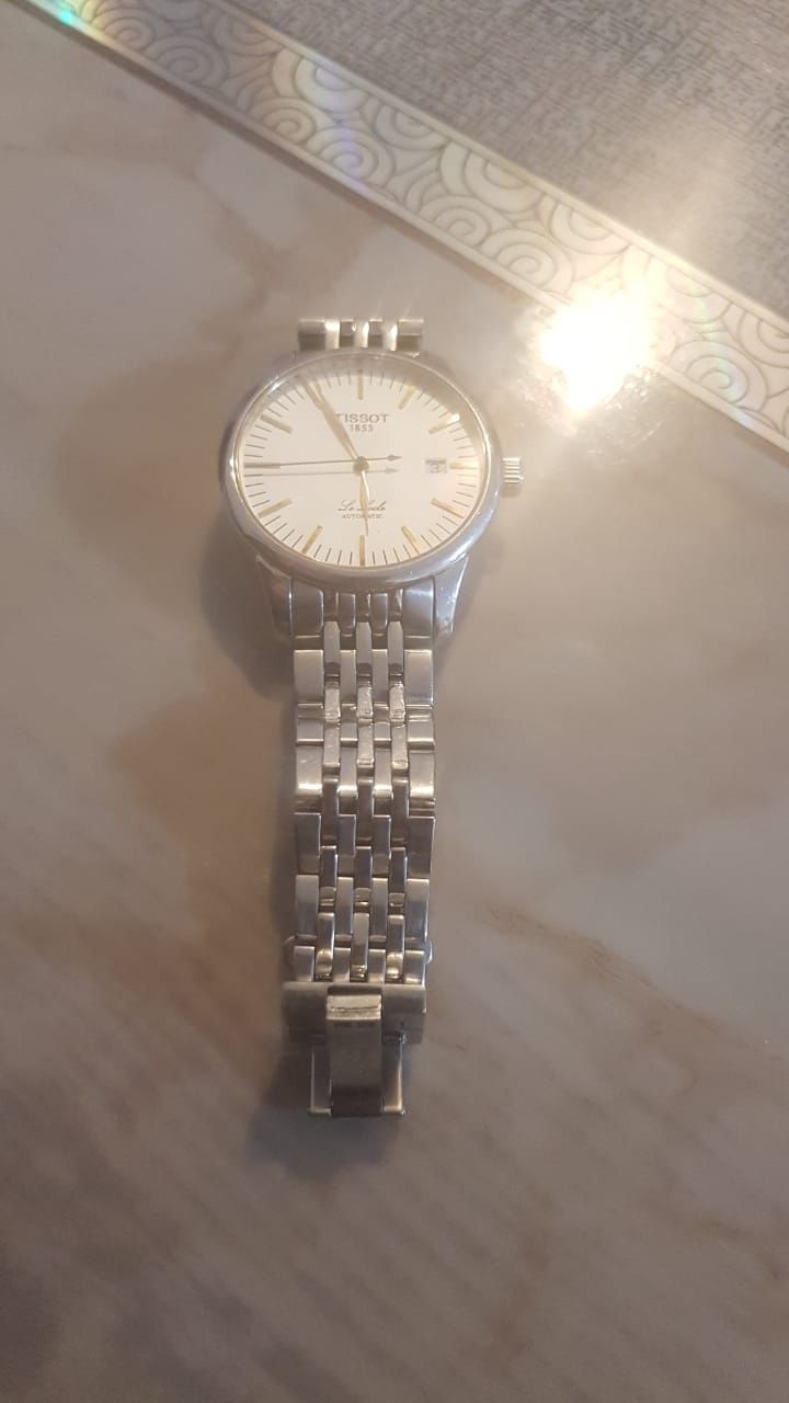 Часы Tissot почти новые срочно продаю