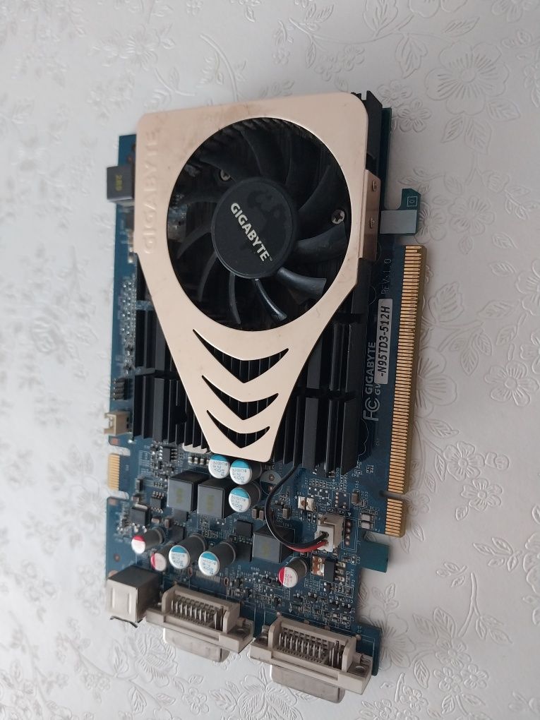 Продаю видеокарту Gigabyte GeForce 9500 GT