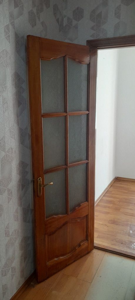 Продам двери б.у.