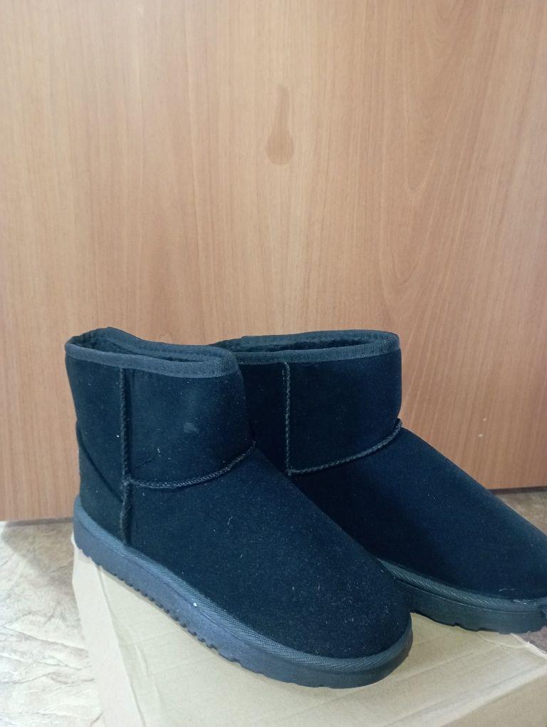 Продается новые угги