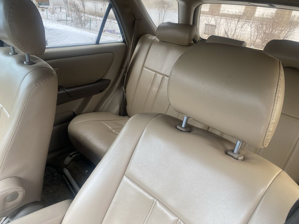 Lexus rx300 серебристый металлик 2000г.выпуска