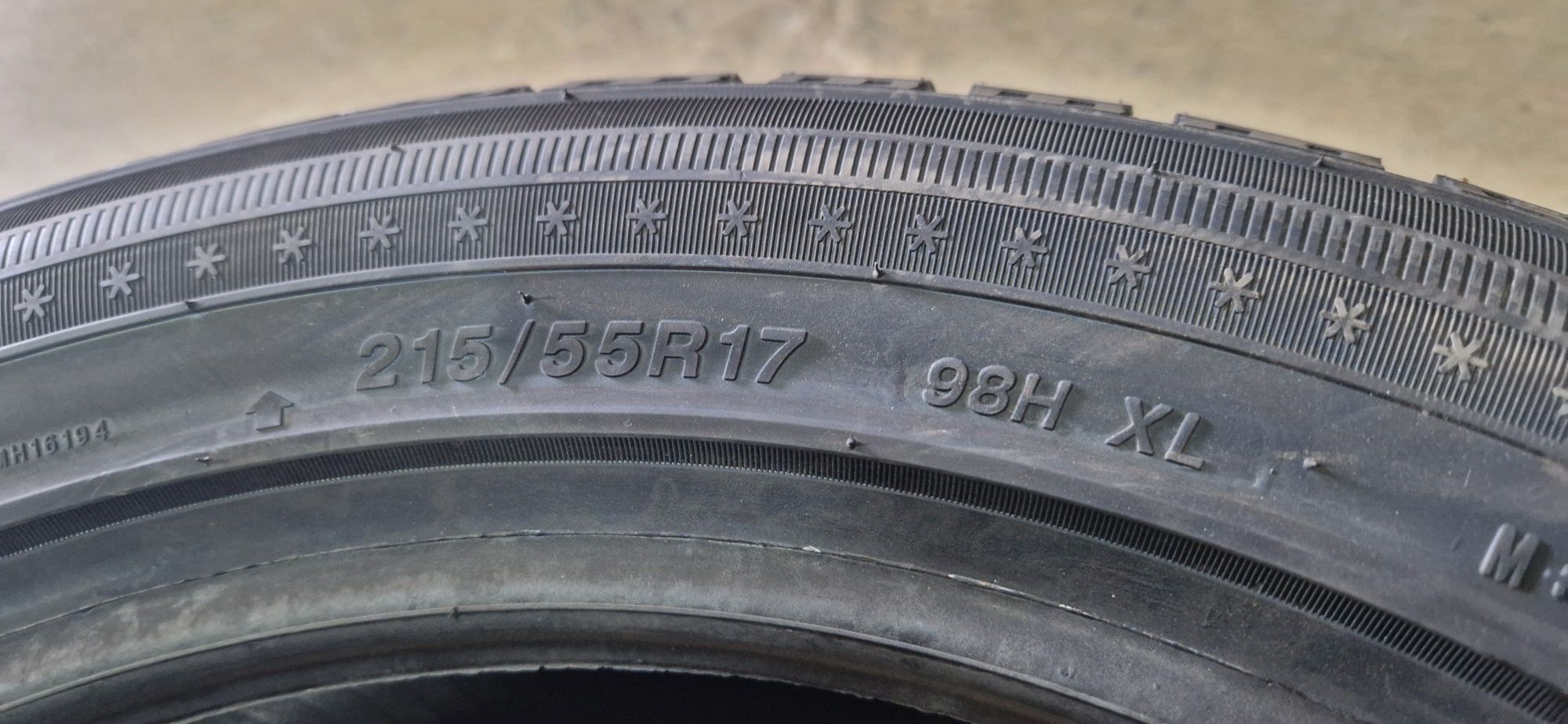 Шины 215/55R17 размера.