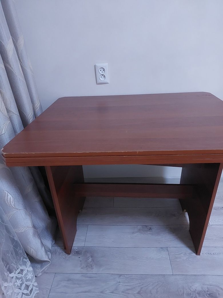 Срочно продам стол