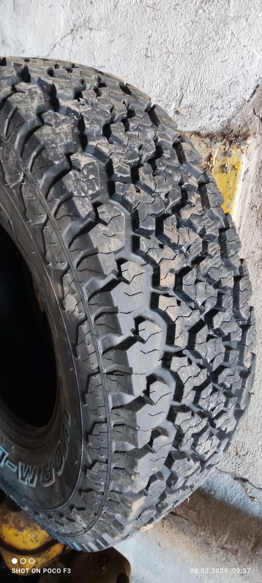 Продам два новых баллона MAXXIS A/T