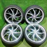 Продам Диск с шинами D'vinci 8,5 J ET 35 5/114,3  с полкой 225/30 R20
