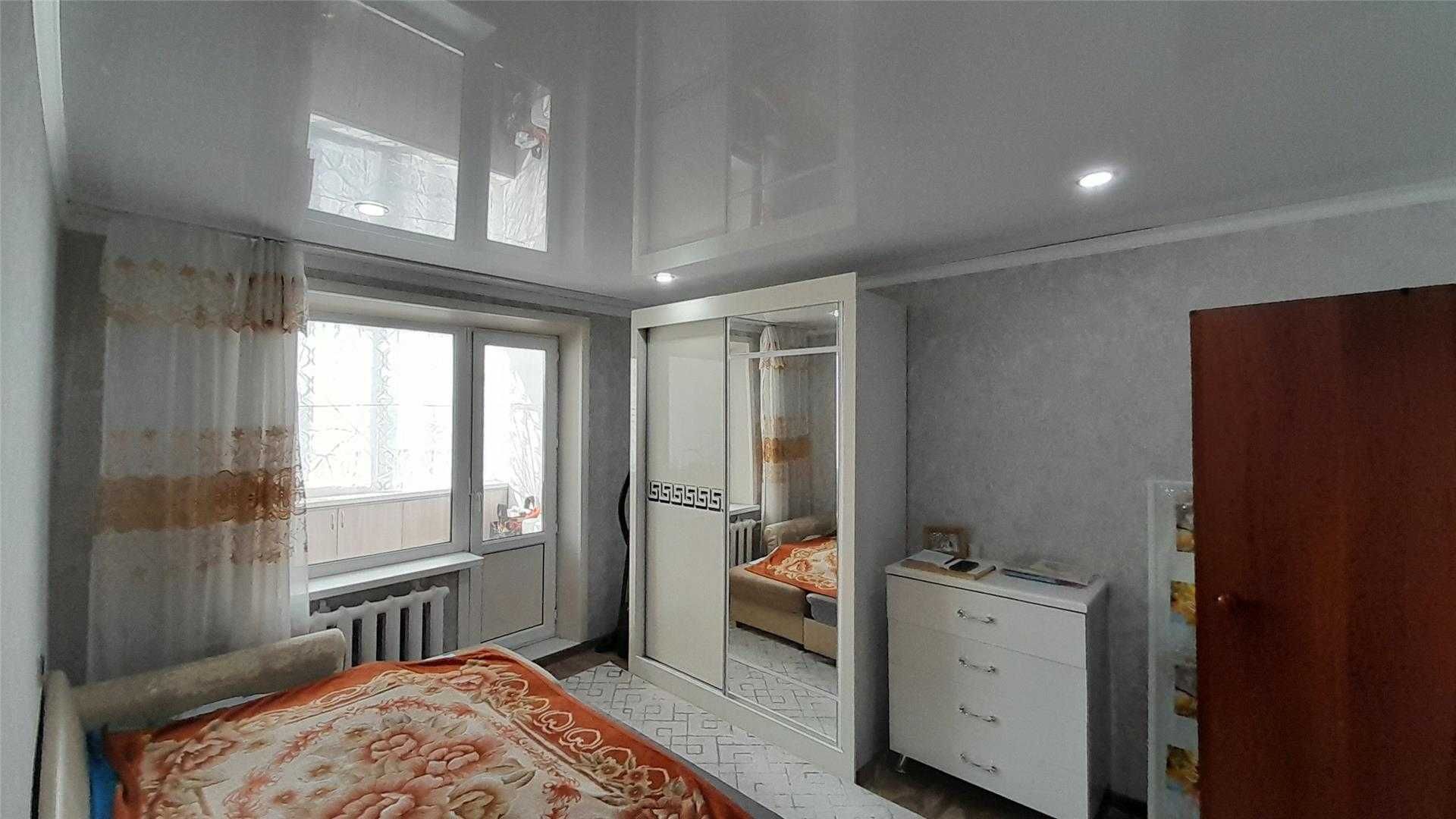 Продам 4 комн квартиру на 8 мкр на 1эт/9 эт