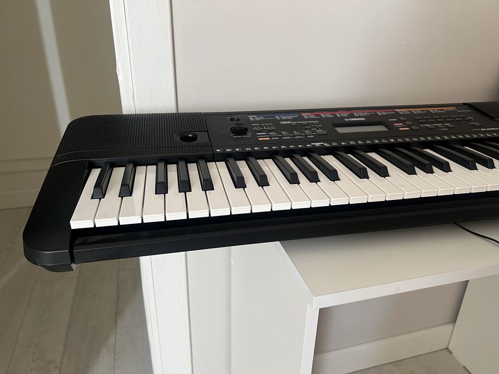 синтезатор Yamaha PSR-E263 — состояние новое