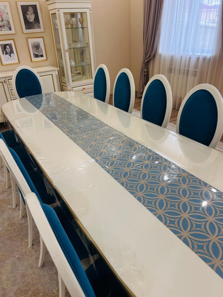 Стол и 12 стульев