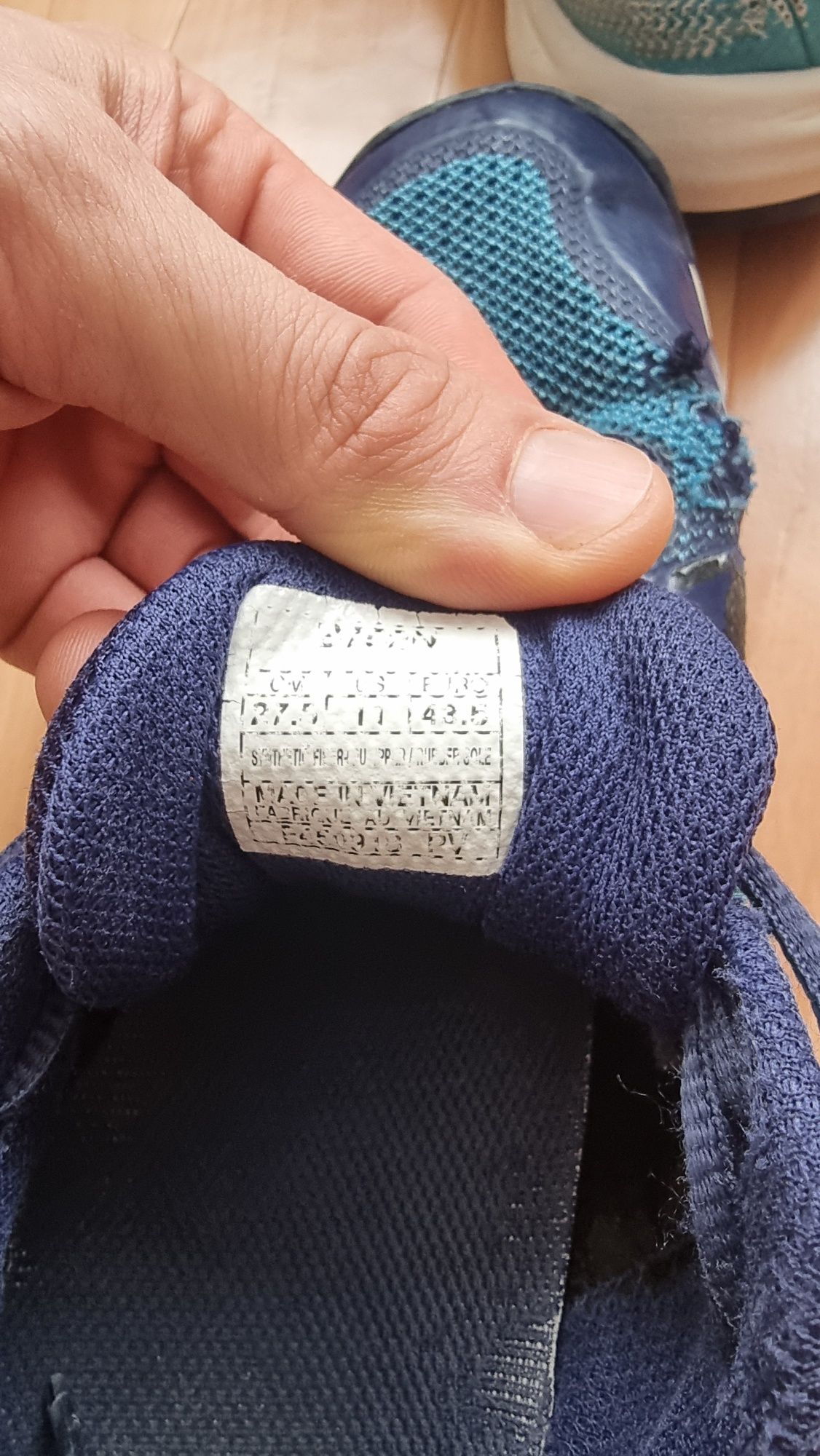 Волейбольные кроссовки asics