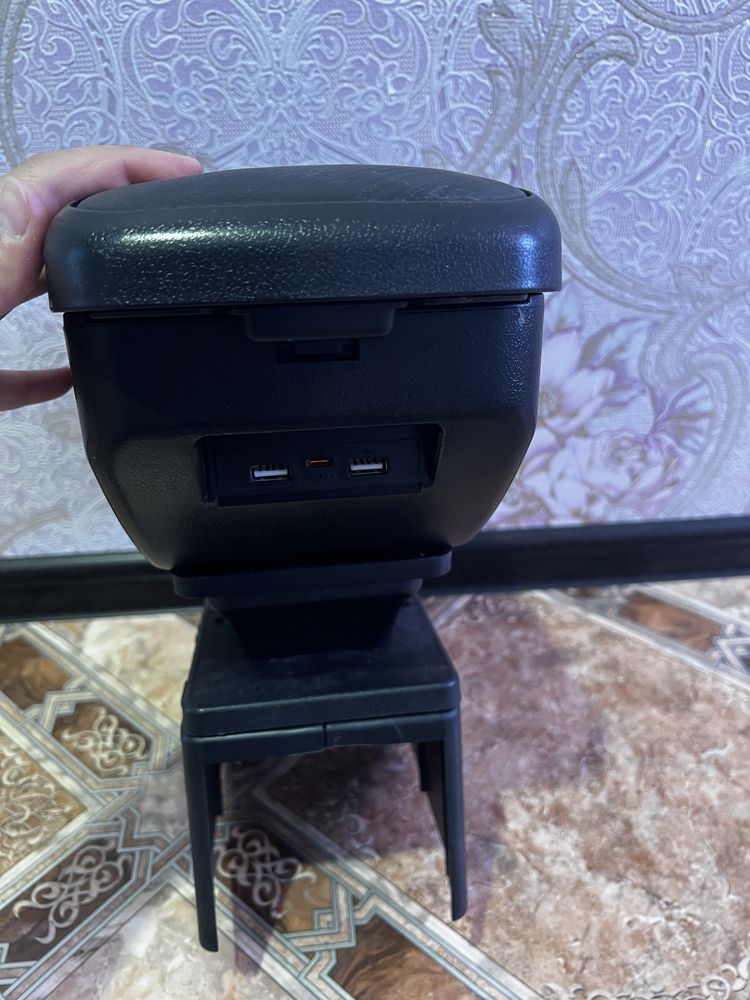 Подлокотник с USB