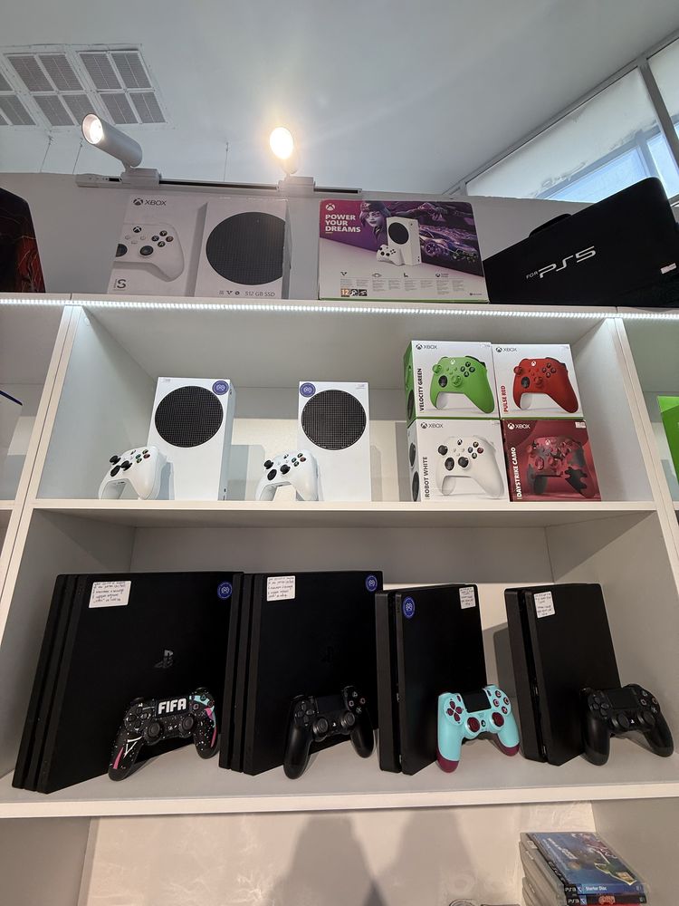 Xbox Series S в отличном состояние