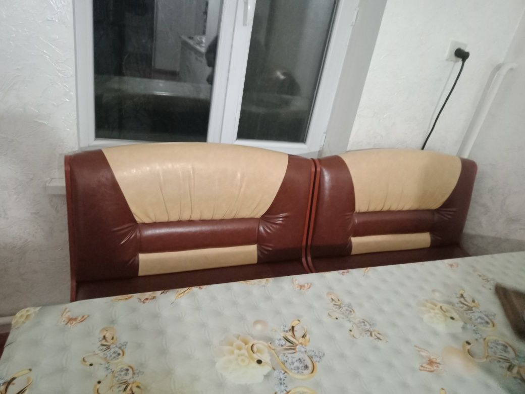 Кухонный уголок стол табуретки