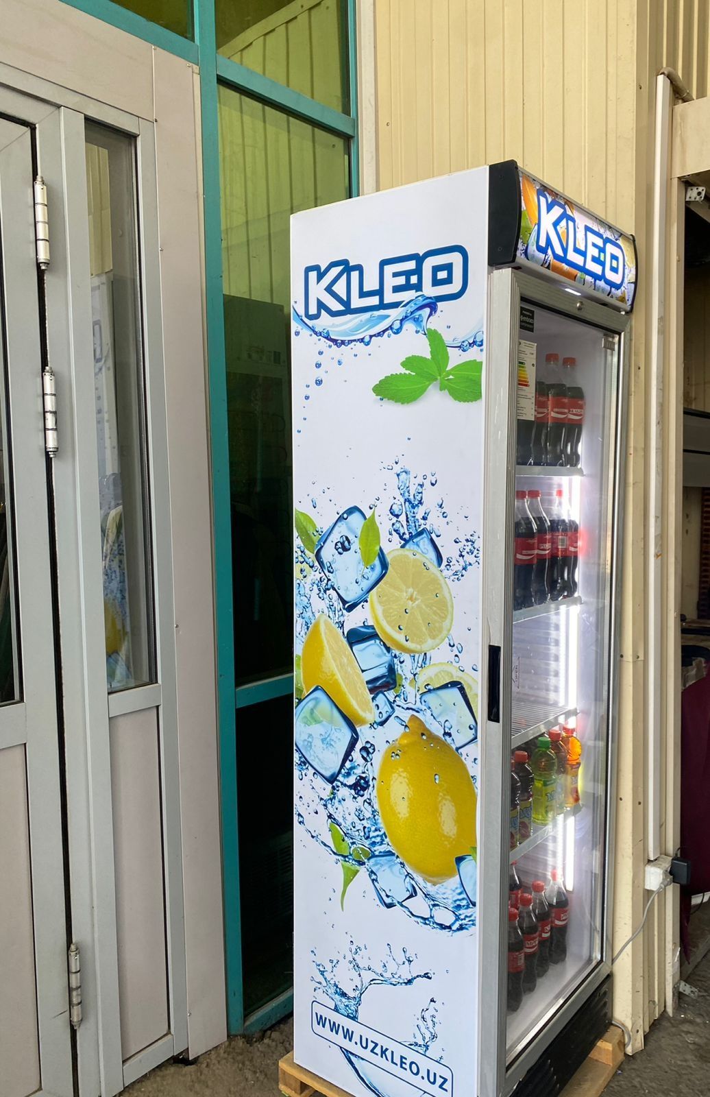 Витринный холодильник KLEO