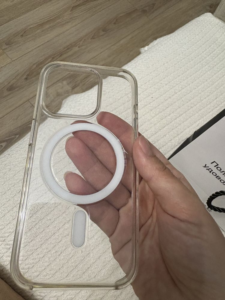 Продам magsafe оригинальный чехол на айфон 15 про