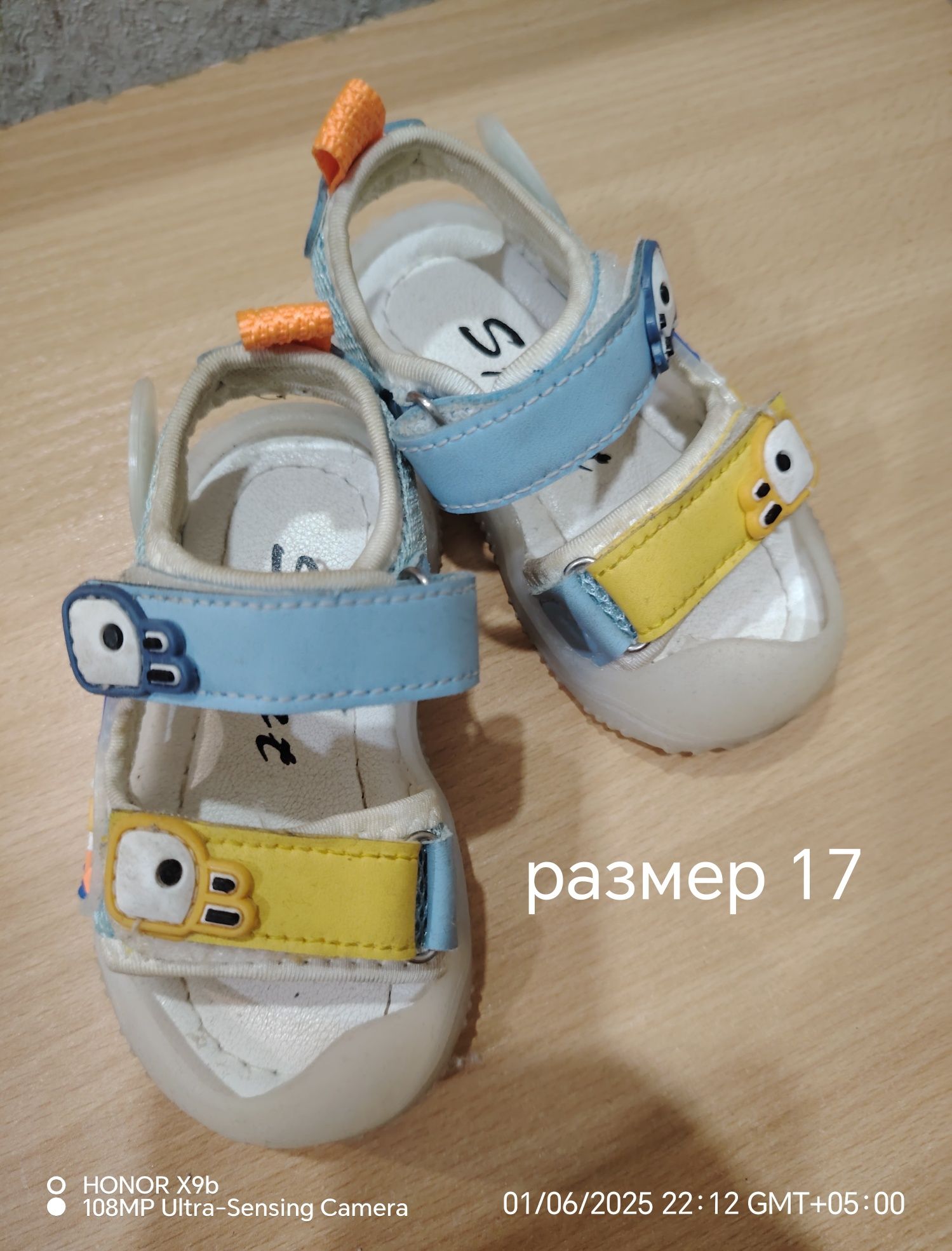 Продам детскую обувь