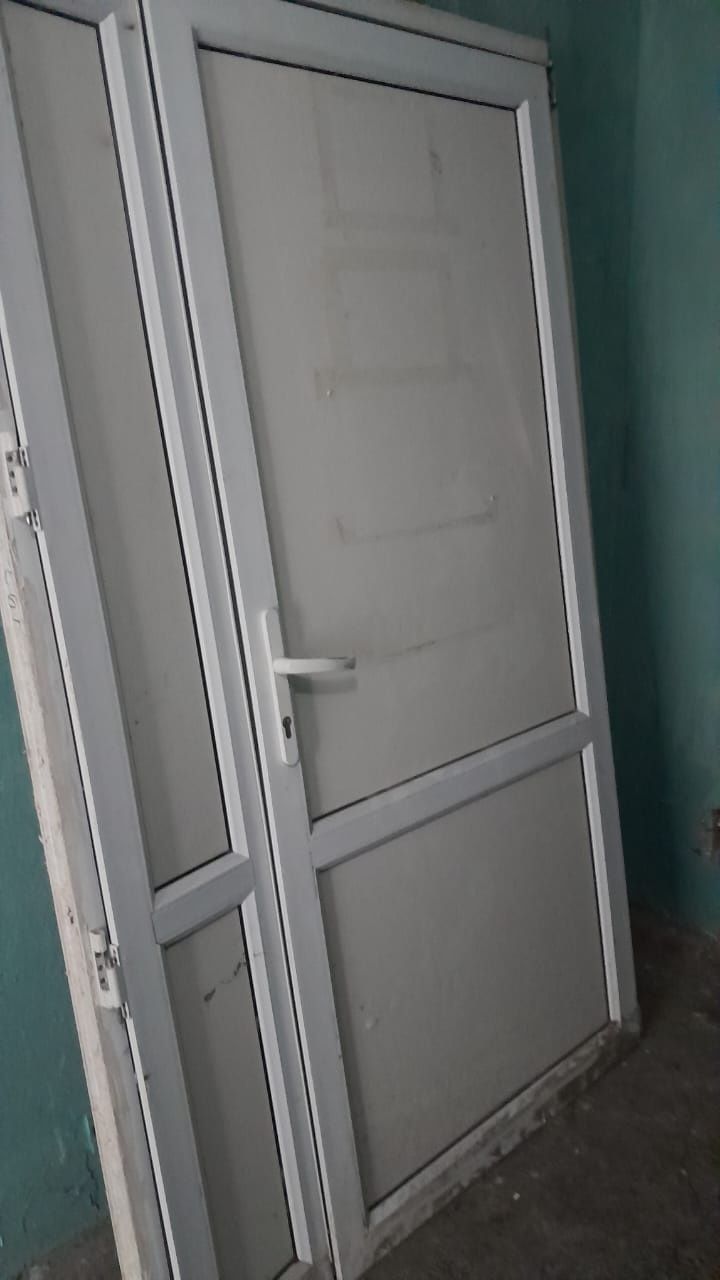 Продам пластиковые двери