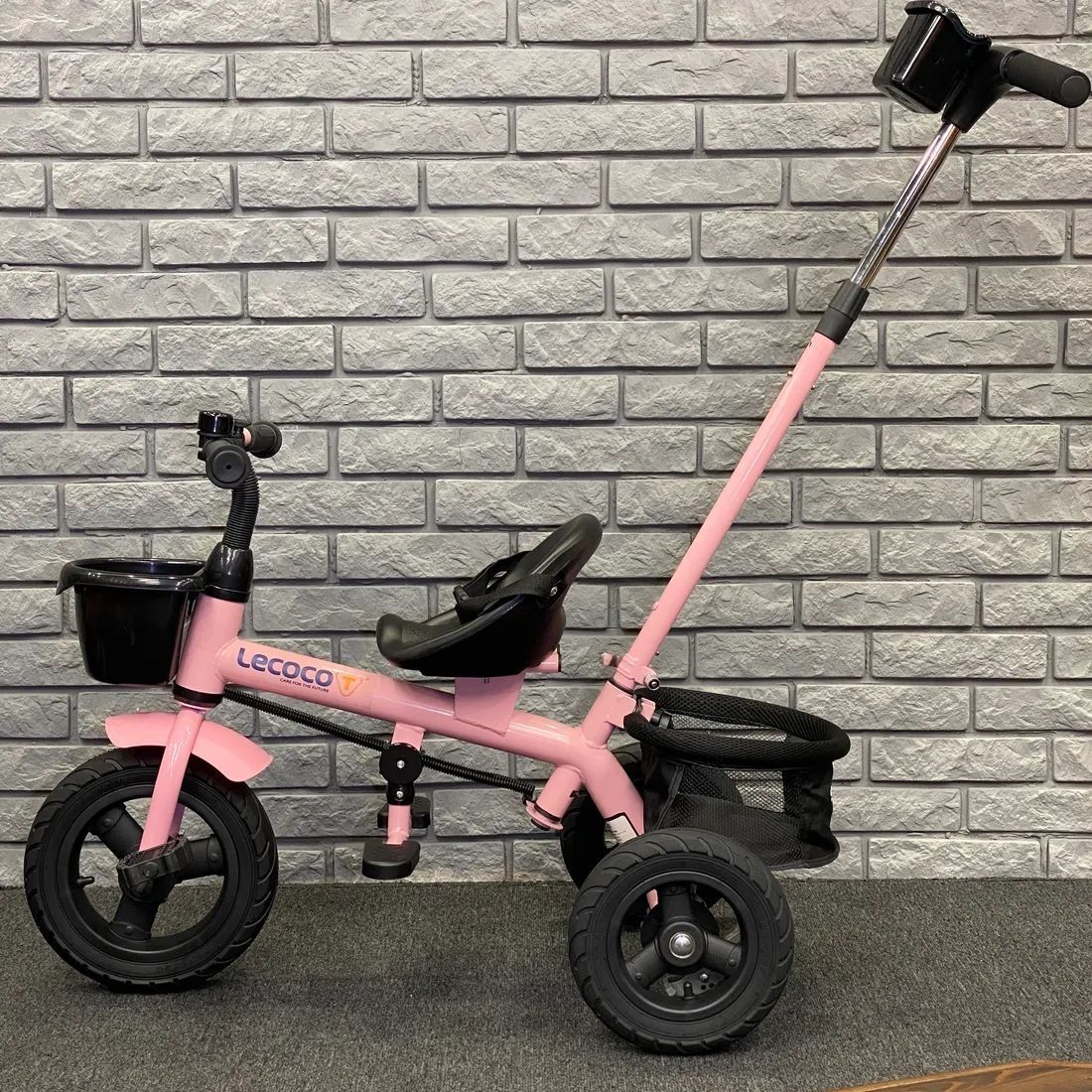 Трёхколёсный велосипед с ручкой NINO T-100 Pink ,,LECOCO Italy''
90.00