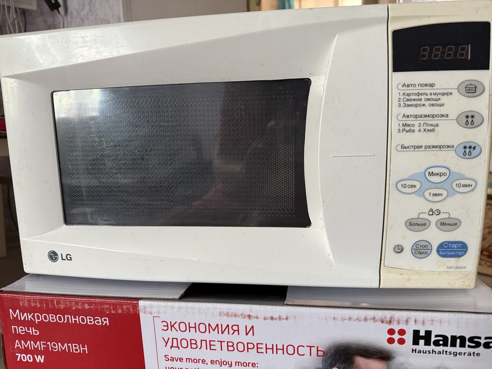 Микроволновка продам на запчасти