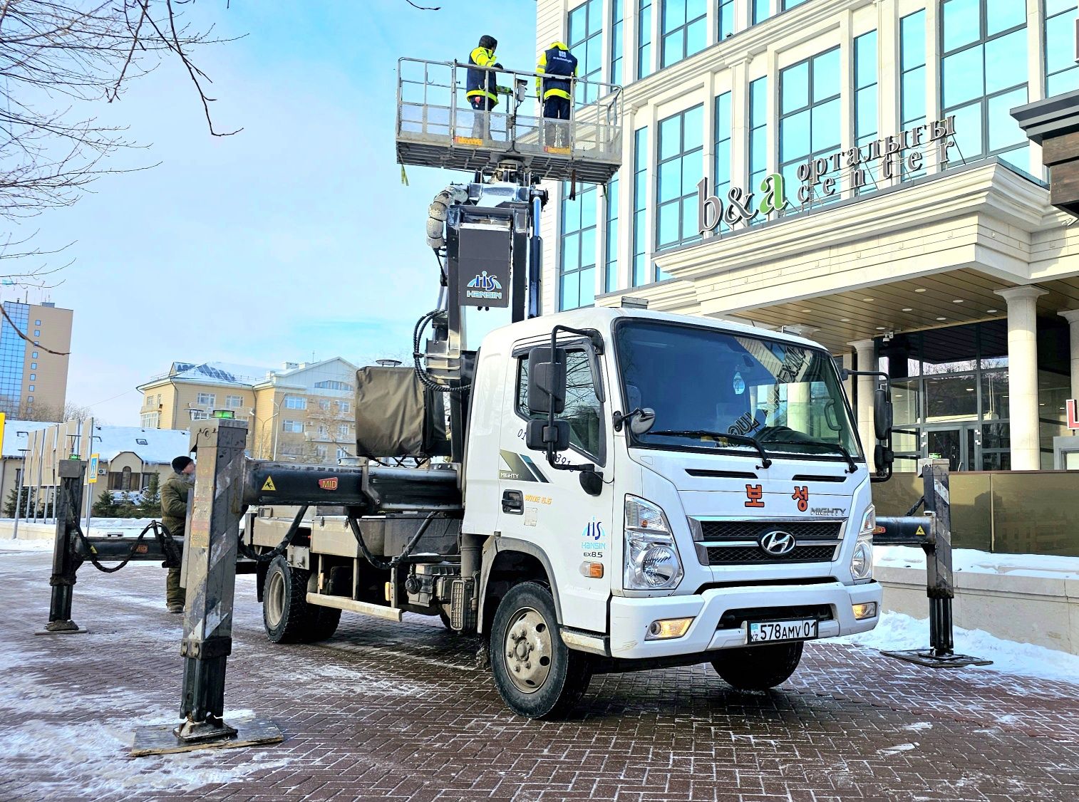 Услуги Аренда Автовышки 16- 52 метра Поворотные