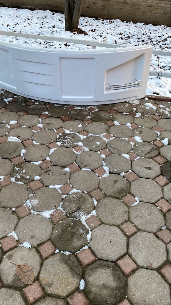 Продаю джакузи белую