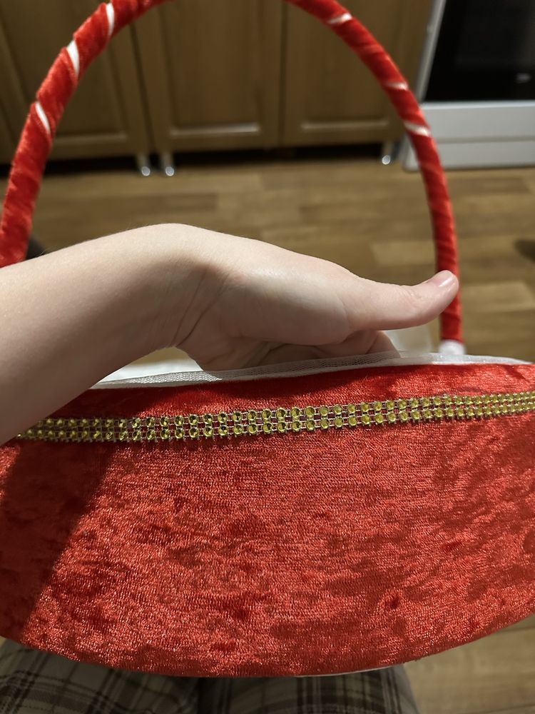 Продам корзину для коржын