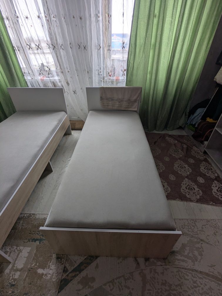 Кровать с матрасом