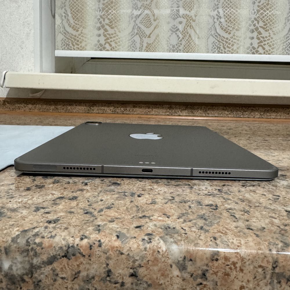 Apple iPad Pro 12.9” (6 поколения) 2022 M2 WiFi+5G 128 Gb