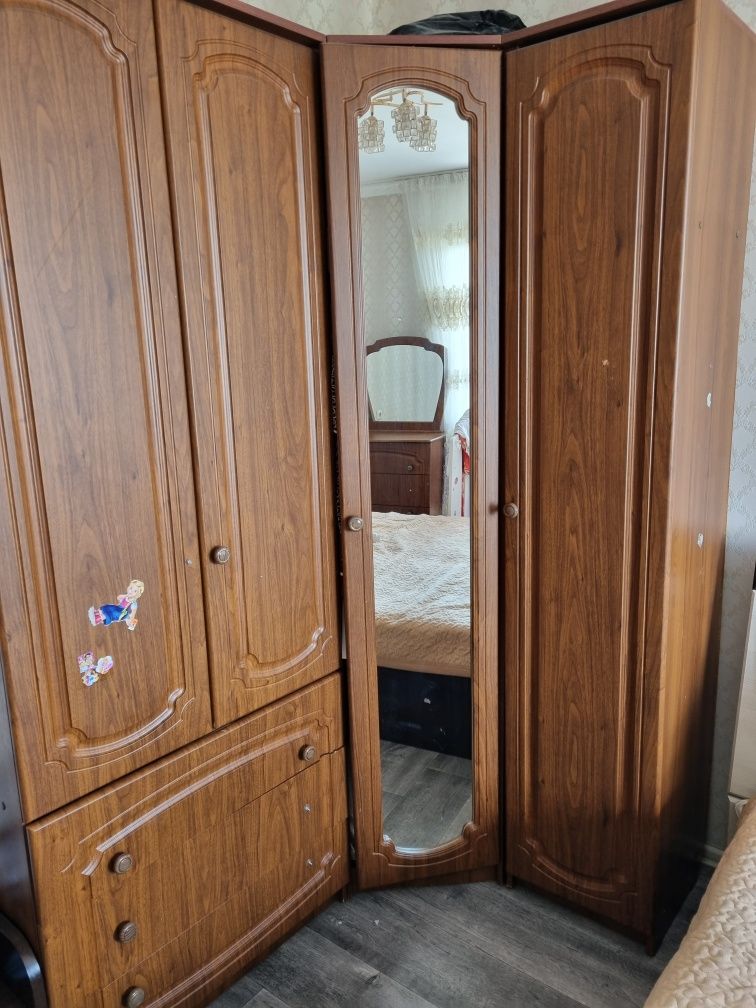 Продам спальный гарнитур