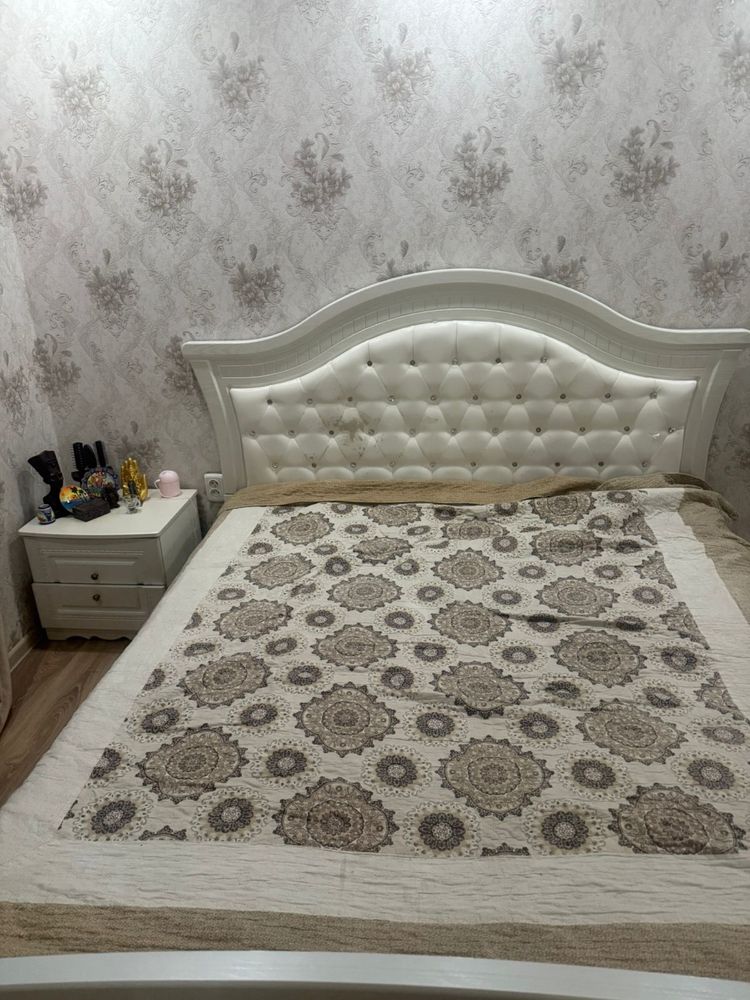 Продам спальный гарнитур