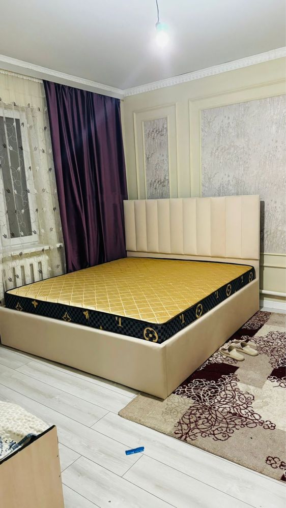Двуспальная кровать