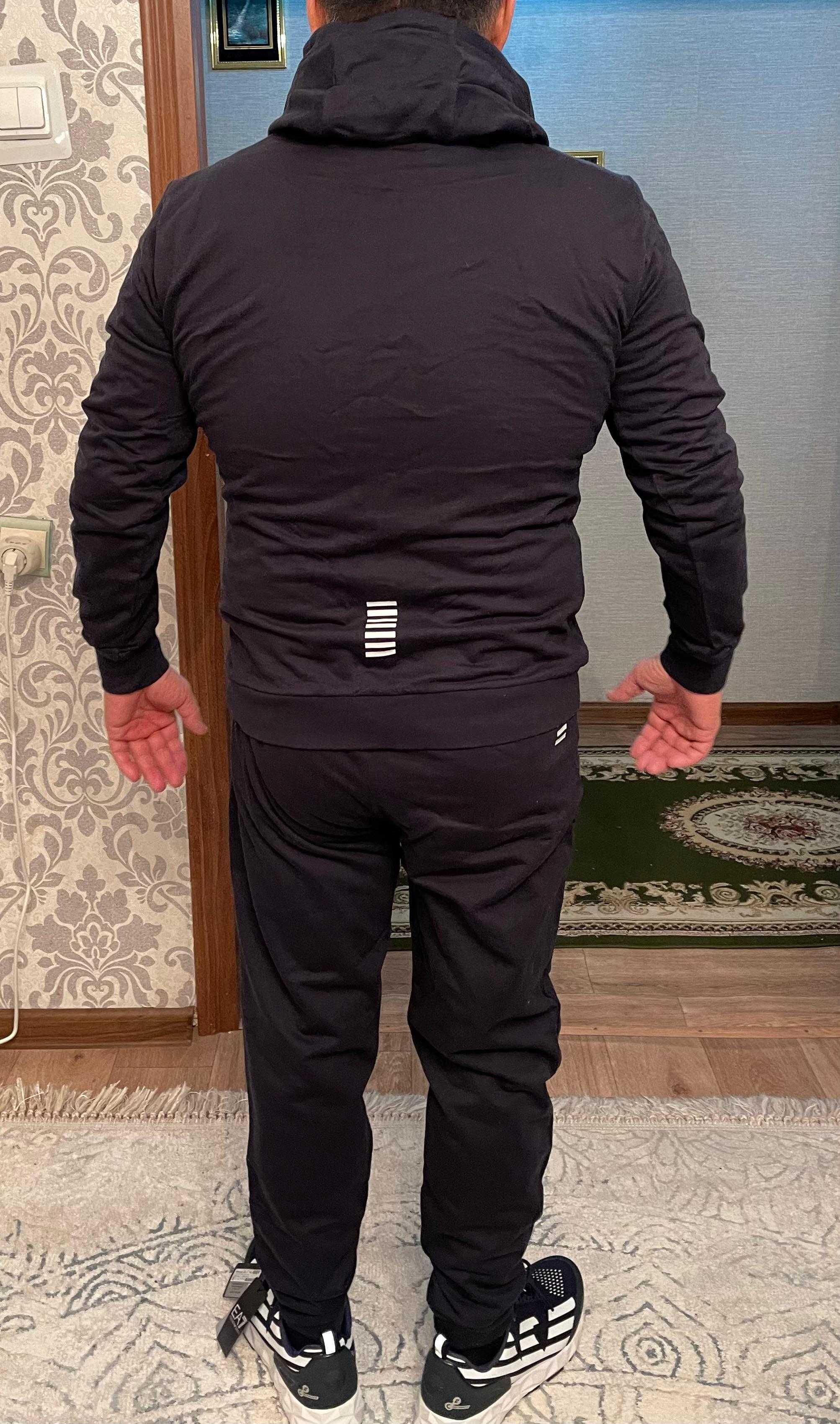 EA7 Emporio Armani ! Костюм и Кроссовки Темно Синий ! Размеры L и 43 !
