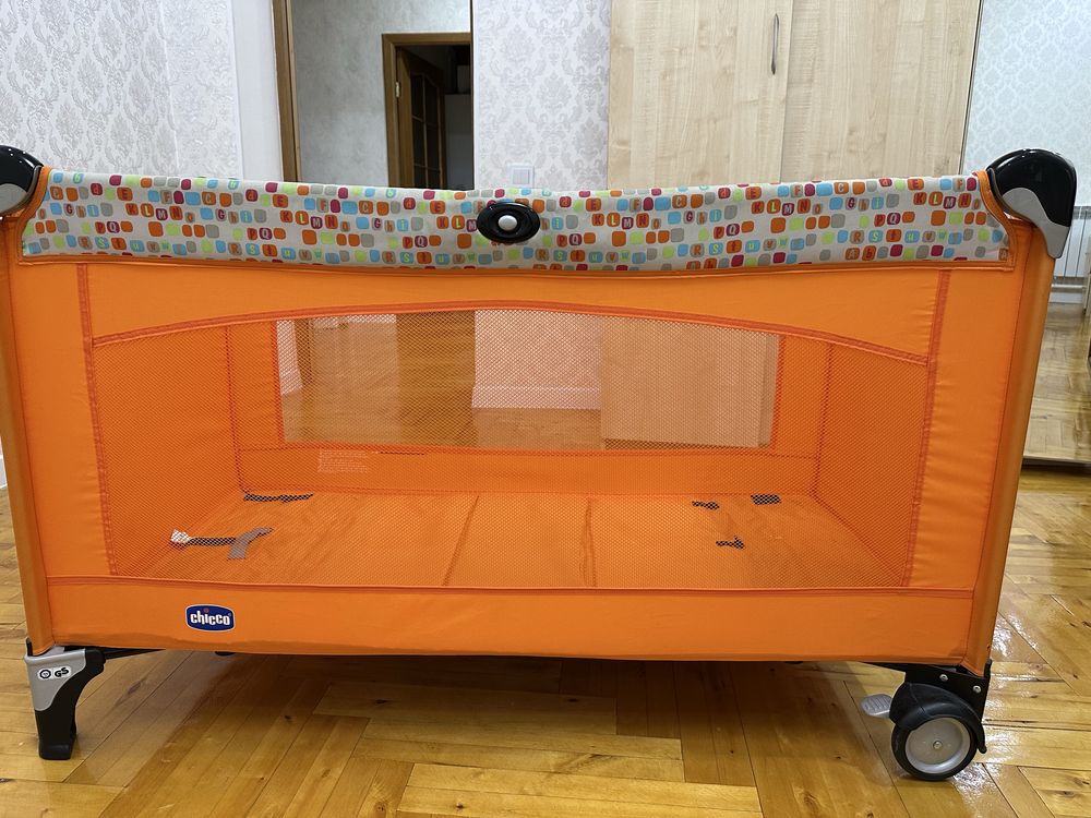 Продам детский раскладной манеж фирма chicco