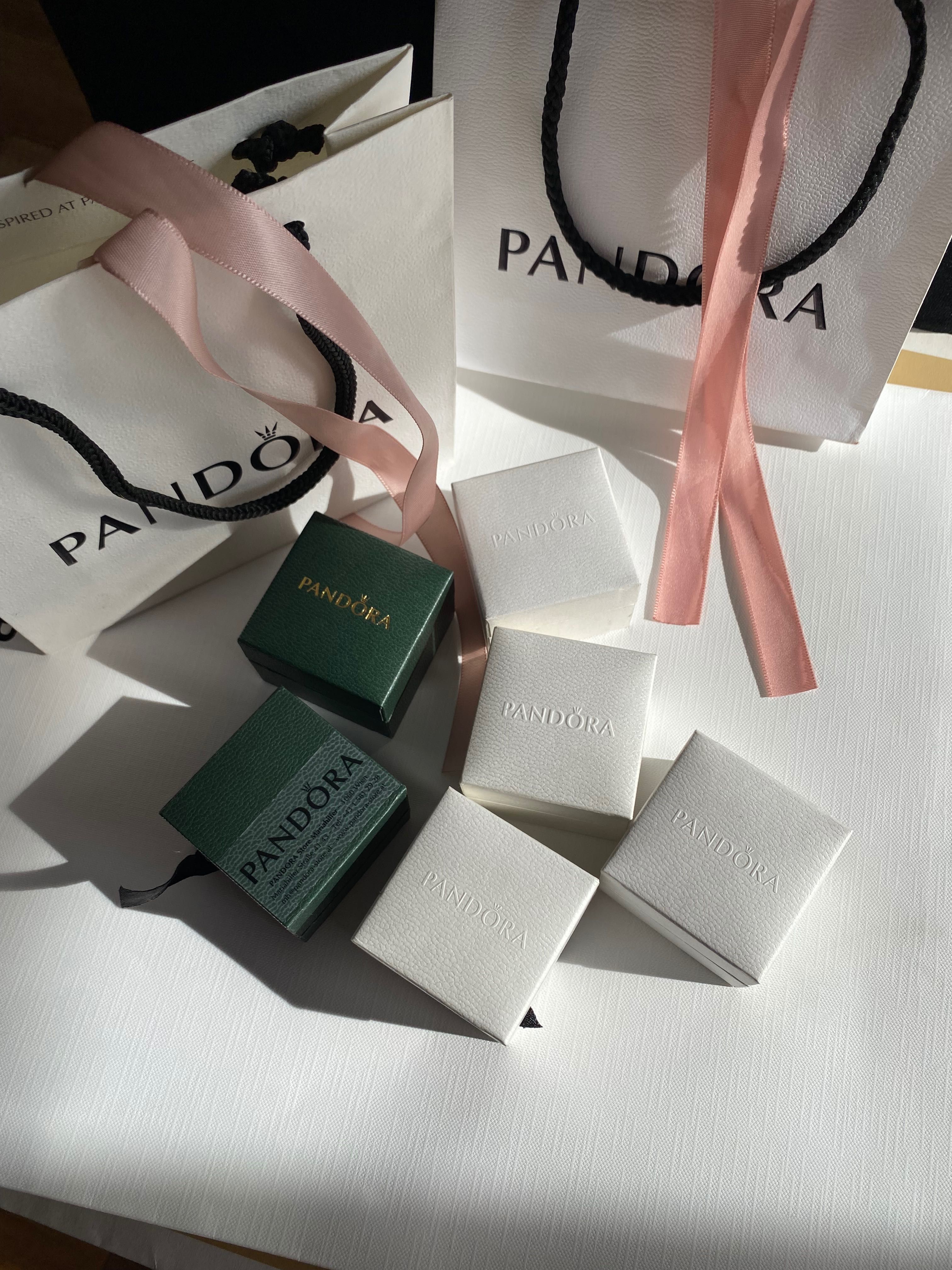 Коробка оригинал белая/зеленая от Pandora