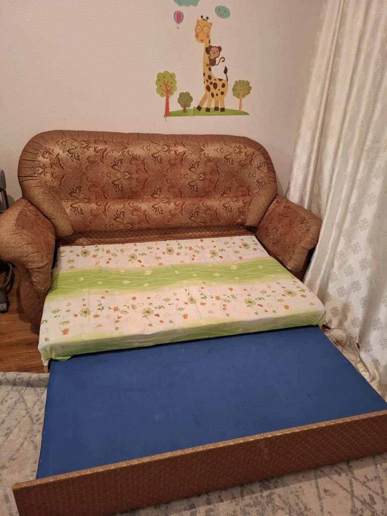 Отдам диван б/у в нормальном состояний