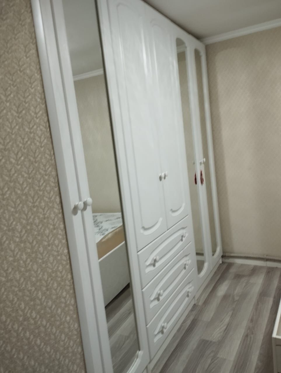 Продается спальный гарнитур, срочно