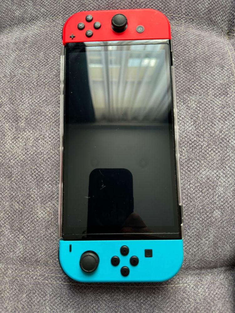 Продам nintendo switch oled