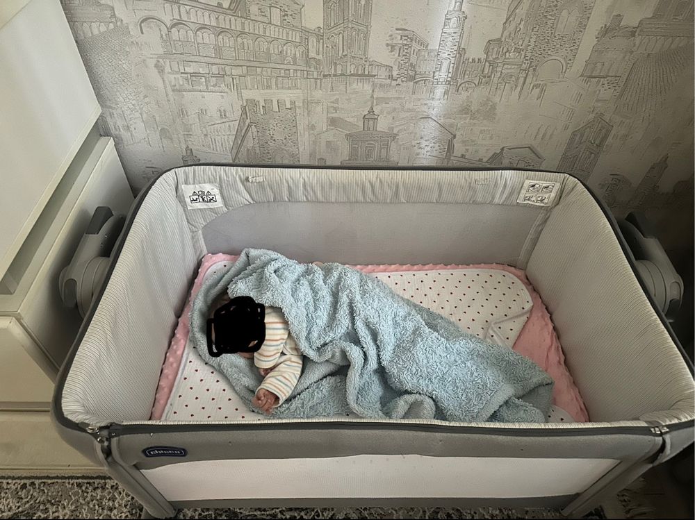 Продам манеж chicco