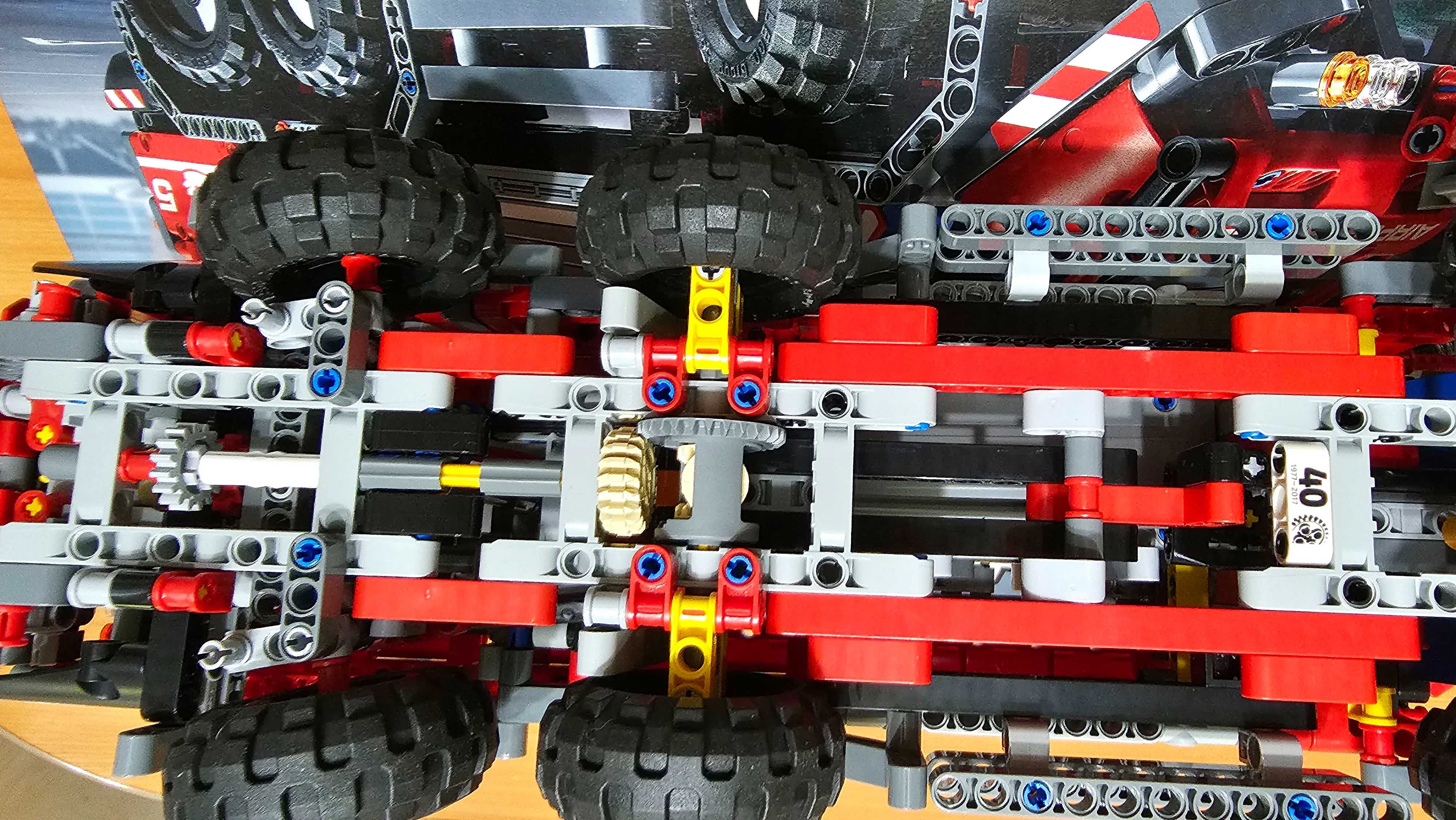 LEGO Technic Пожарная машина 42068 Porsche 911 RSR 42096 собраны