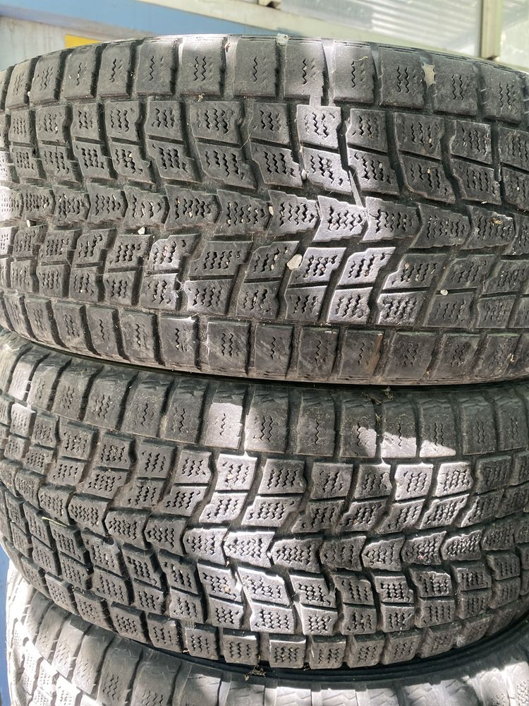 Шины Dunlop 235/60R16 SJ6-4штук