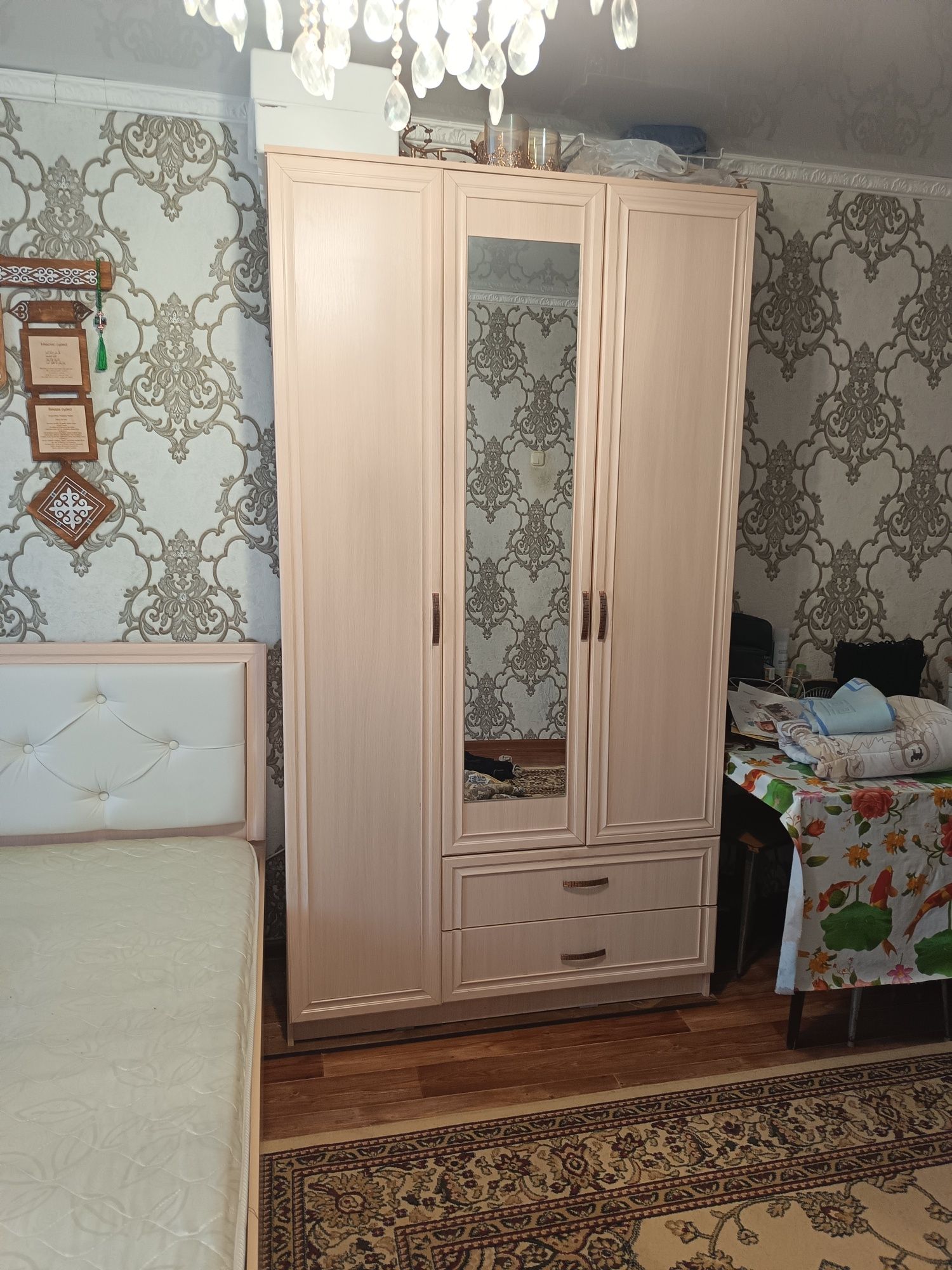Продаю спальный гарнитура