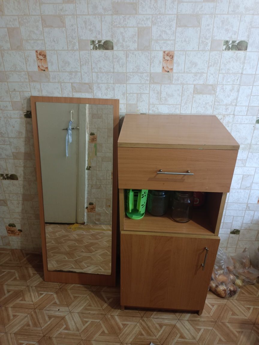 Продам прихожую, зеркало, ванну, бу