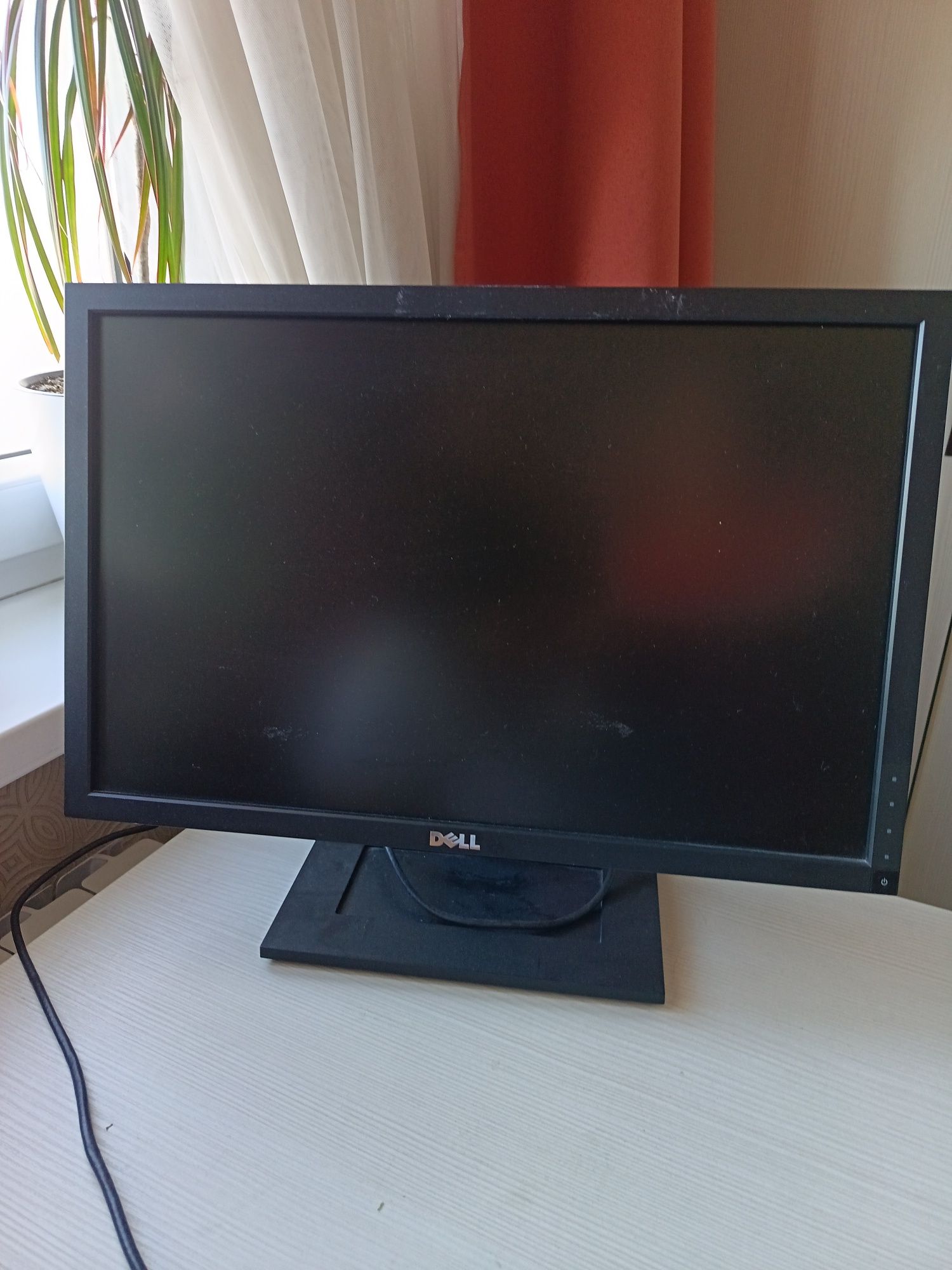 Монитор Dell 22 диагональ