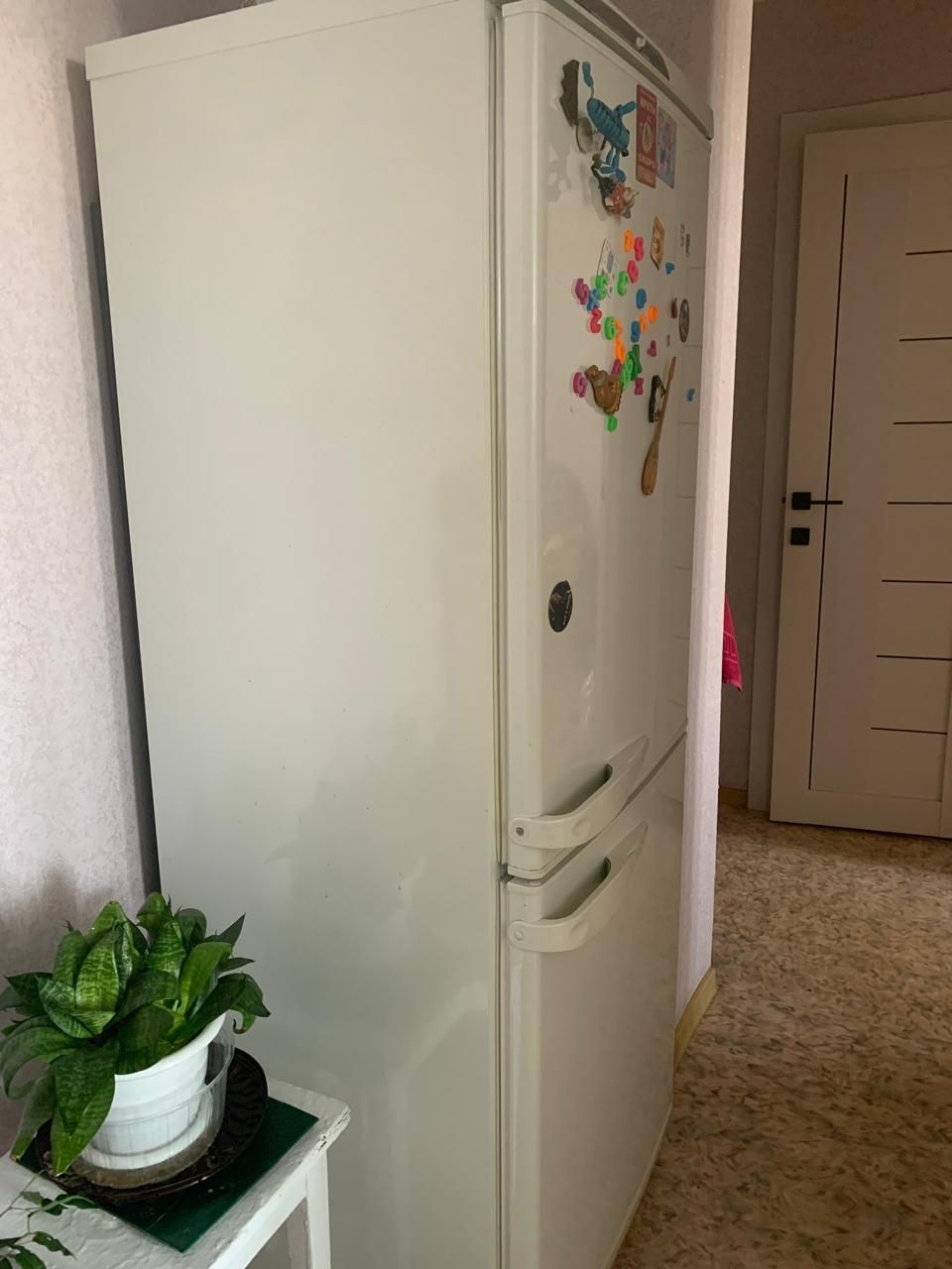 Продам двухкамерный холодильник