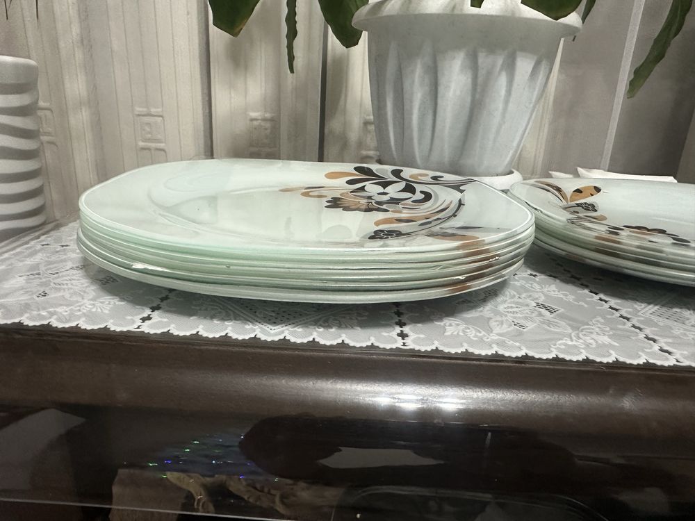 Продам набор тарелок