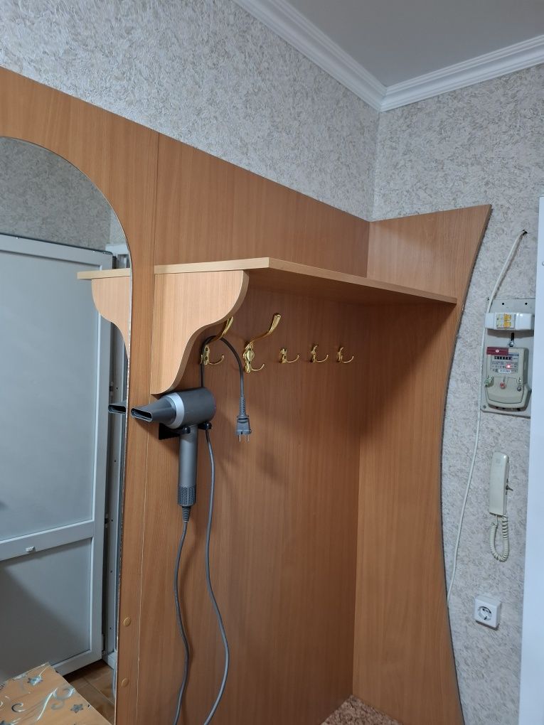 Продам прихожую б/у в хорошем состоянии