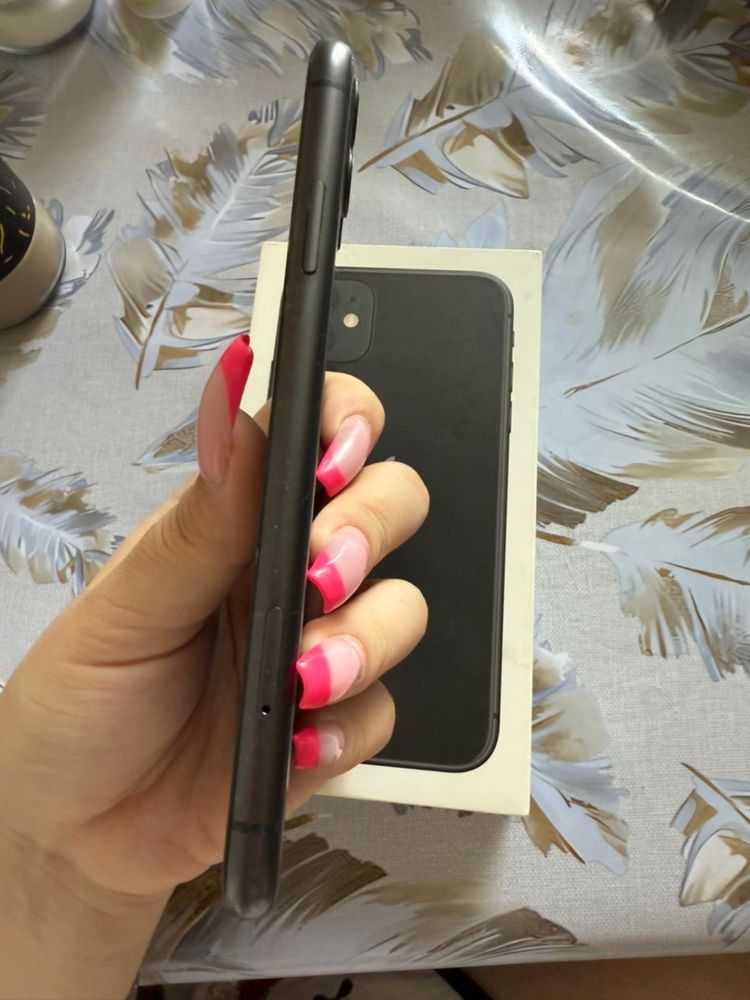 Продам Iphone 11